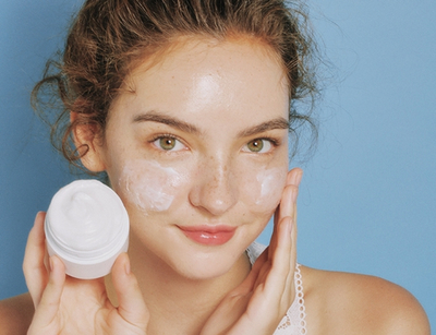 深冬皮膚外油內(nèi)干還粗糙？保濕三部曲助你全面護(hù)膚